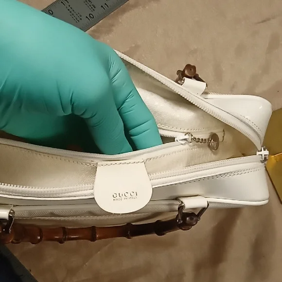 Elegant Gucci White Handbag with Bamboo Handles